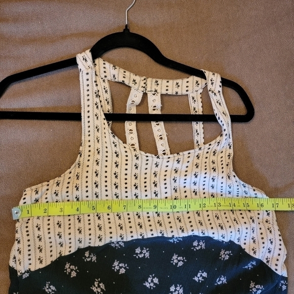 MAURICES Sleeveless Open Straps Back Size M - Picture 9 of 10